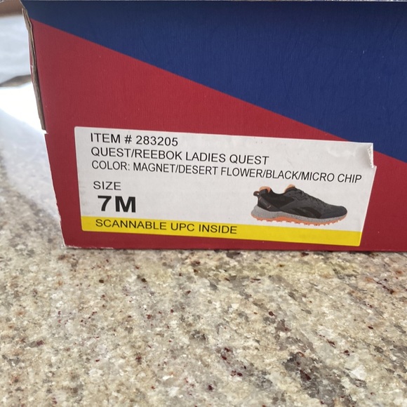 Reebok sneakers worn 2 hours - Picture 7 of 7